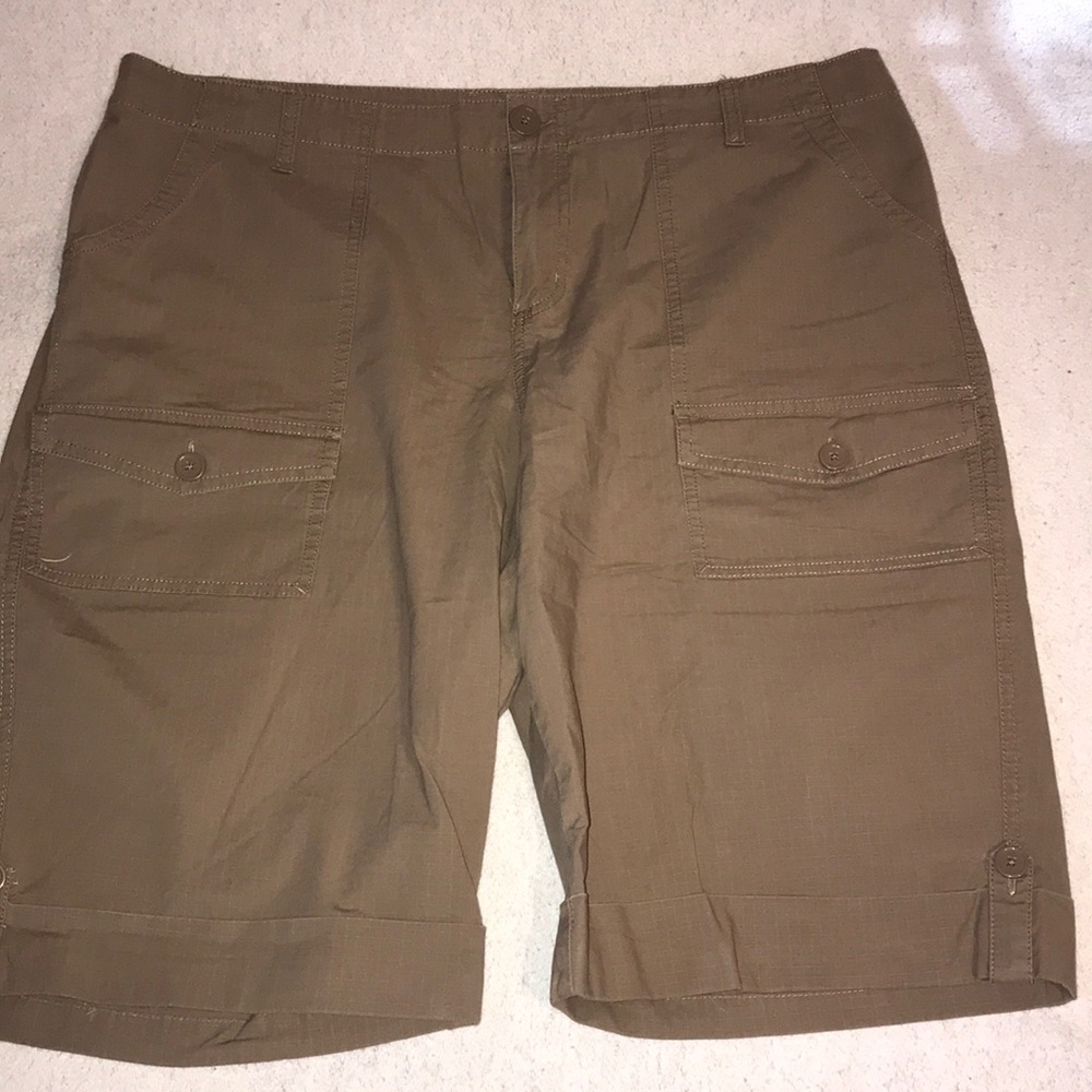 Women’s lightweight capris